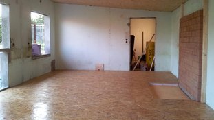 Gedämmter Boden mit OSB-Plattenabgedeckt